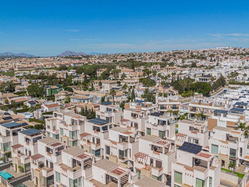 Španělsko Opportunity: New Construction Villa in Pueblo Bravo