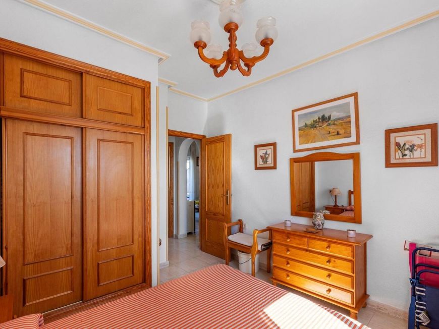 Španělsko 2-bedroom bungalow with pool and parking