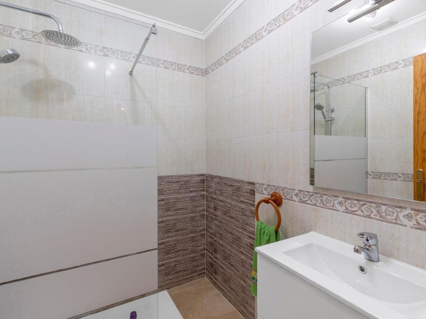 Španělsko 2-bedroom bungalow with pool and parking