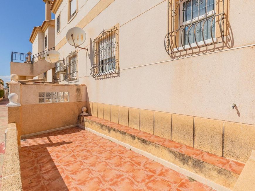 Španělsko 2-bedroom bungalow with pool and parking