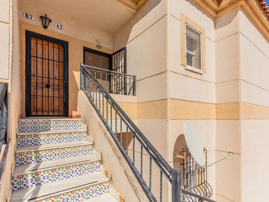 Španělsko 2-bedroom bungalow with pool and parking