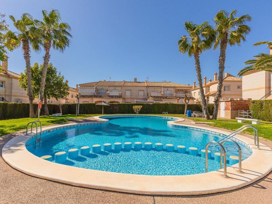 Španělsko 2-bedroom bungalow with pool and parking