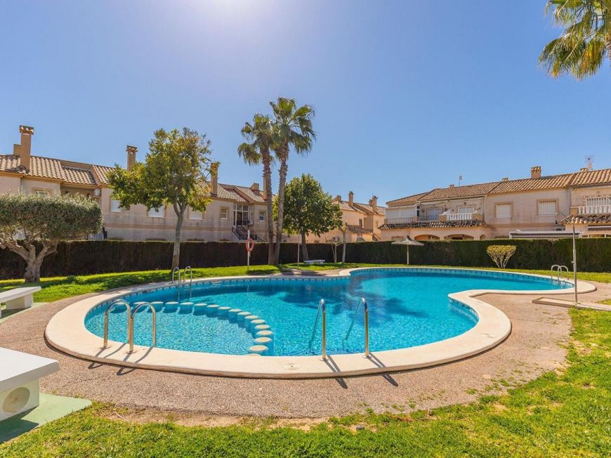 Španělsko 2-bedroom bungalow with pool and parking