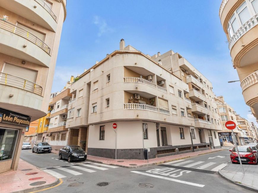 Španělsko Great opportunity in the center of Torrevieja – 2 bedrooms, furnished, near the port