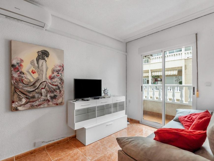 Španělsko Great opportunity in the center of Torrevieja – 2 bedrooms, furnished, near the port