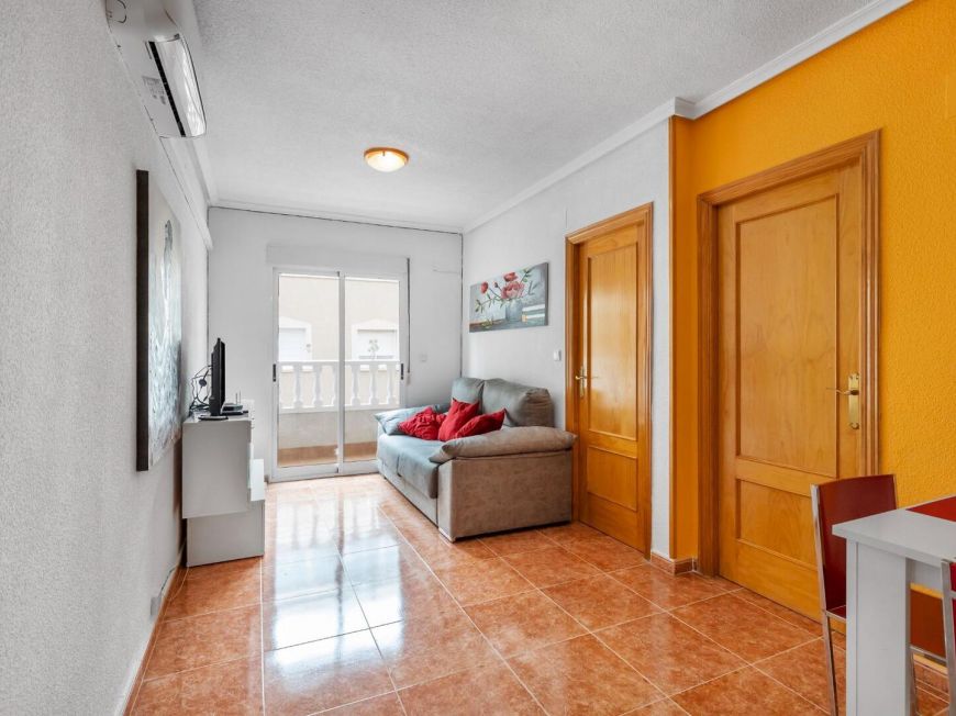 Španělsko Great opportunity in the center of Torrevieja – 2 bedrooms, furnished, near the port