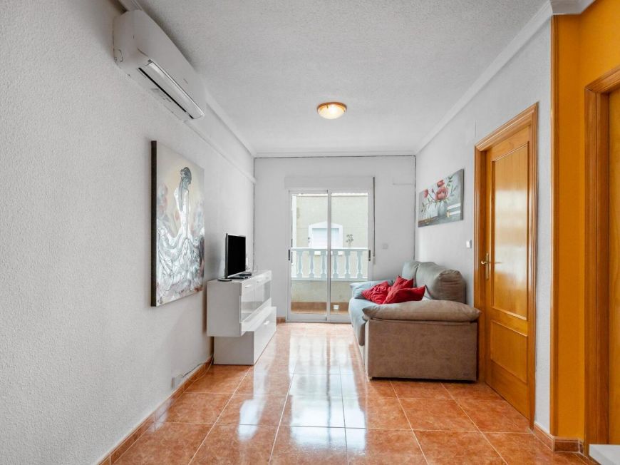 Španělsko Great opportunity in the center of Torrevieja – 2 bedrooms, furnished, near the port