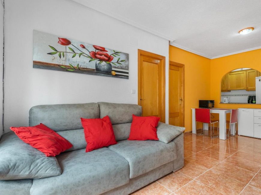 Španělsko Great opportunity in the center of Torrevieja – 2 bedrooms, furnished, near the port