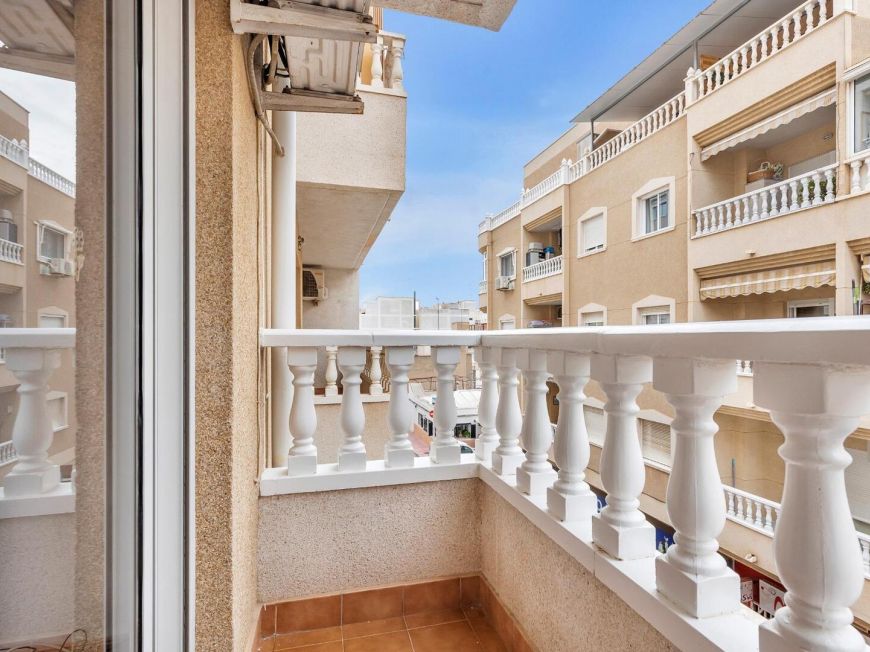 Španělsko Great opportunity in the center of Torrevieja – 2 bedrooms, furnished, near the port