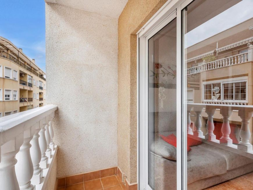 Španělsko Great opportunity in the center of Torrevieja – 2 bedrooms, furnished, near the port