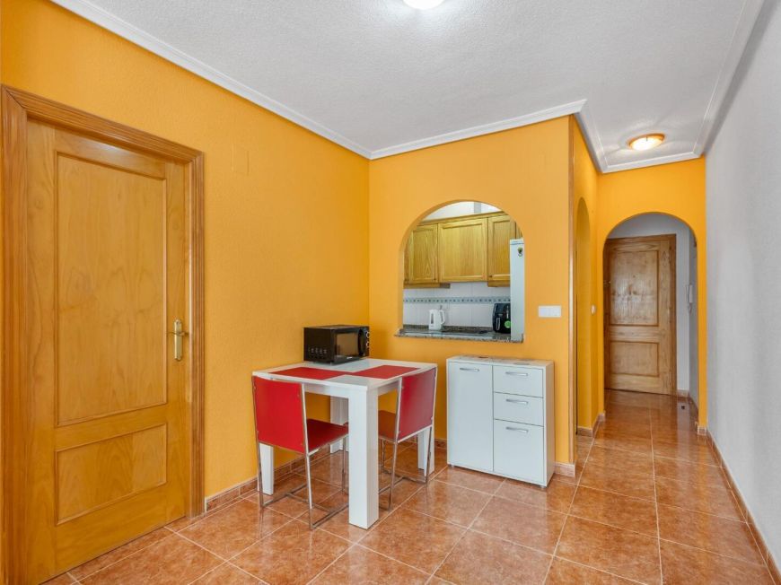 Španělsko Great opportunity in the center of Torrevieja – 2 bedrooms, furnished, near the port