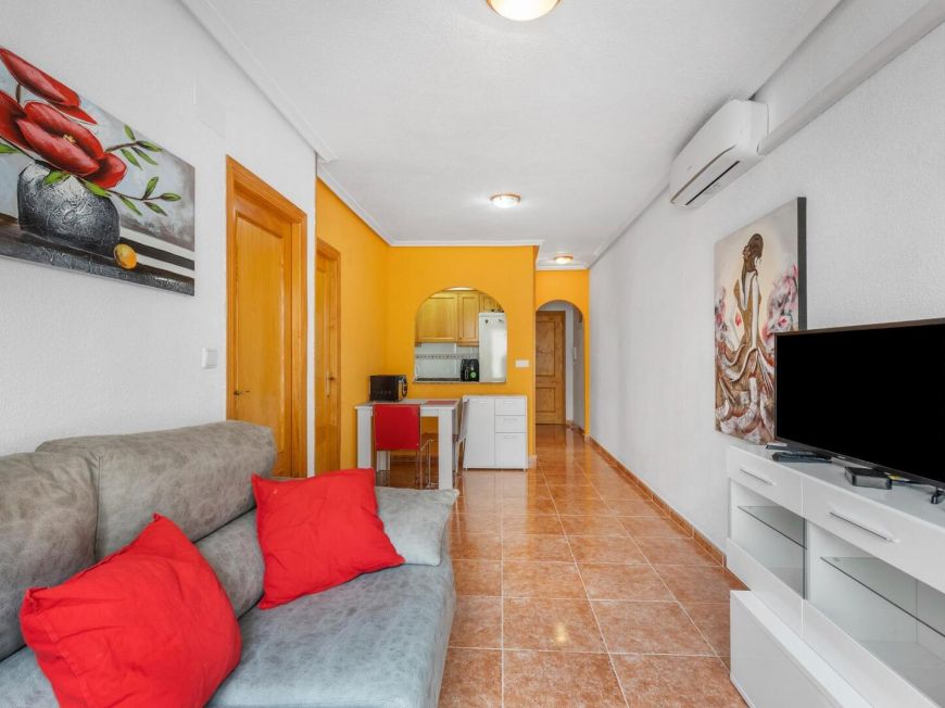 Španělsko Great opportunity in the center of Torrevieja – 2 bedrooms, furnished, near the port