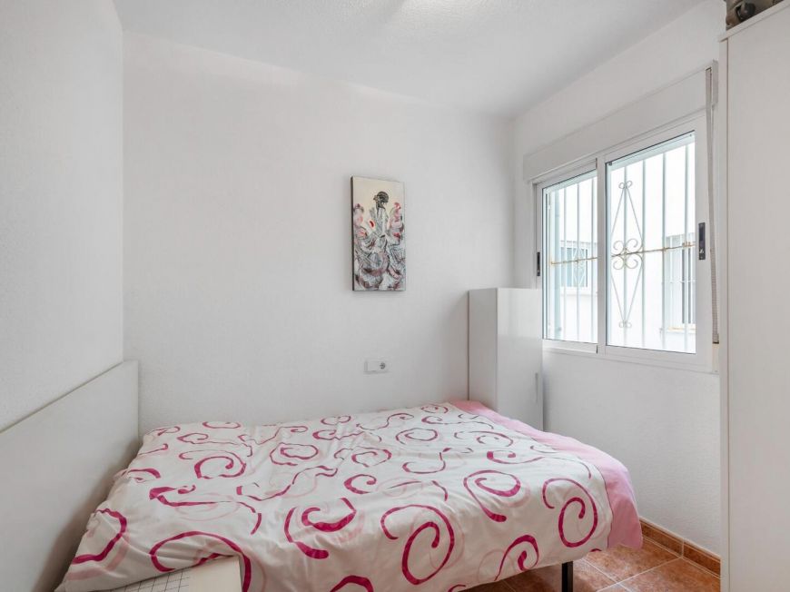 Španělsko Great opportunity in the center of Torrevieja – 2 bedrooms, furnished, near the port