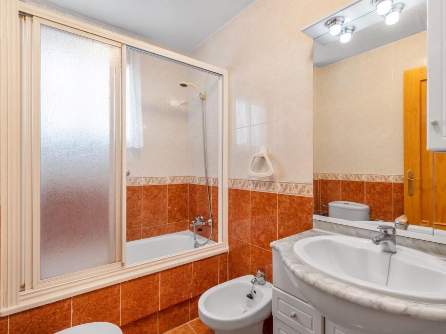 Španělsko Great opportunity in the center of Torrevieja – 2 bedrooms, furnished, near the port