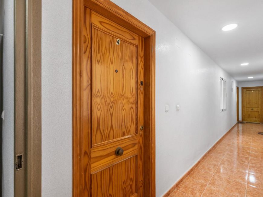 Španělsko Great opportunity in the center of Torrevieja – 2 bedrooms, furnished, near the port
