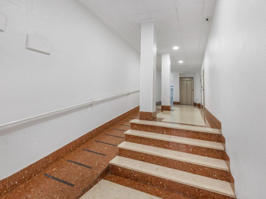 Španělsko Great opportunity in the center of Torrevieja – 2 bedrooms, furnished, near the port