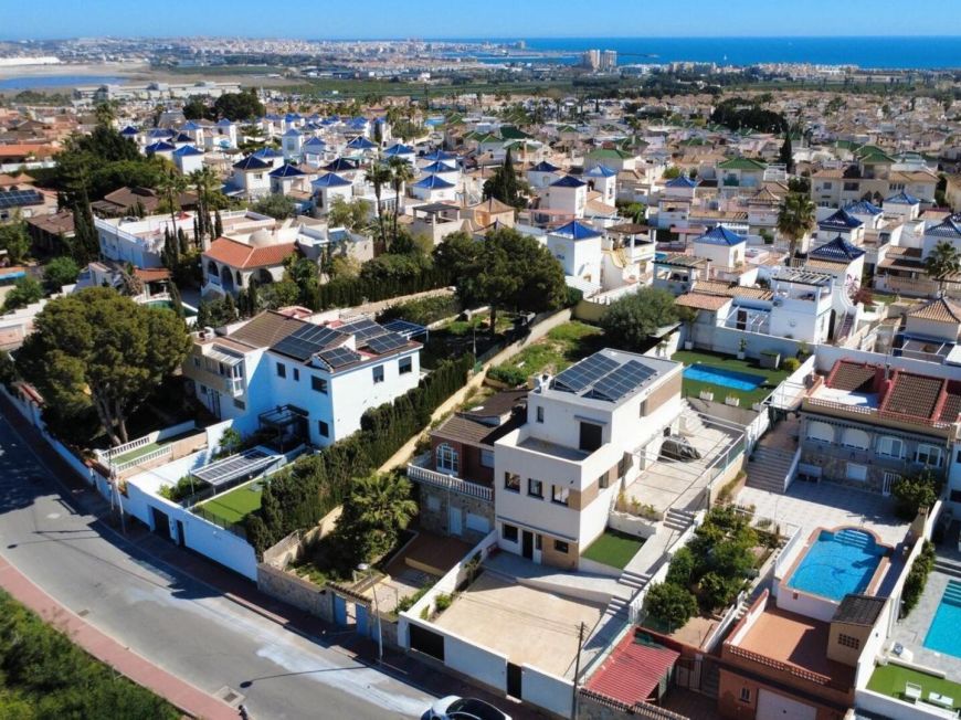 Španělsko Semi-detached house with large plot and beautiful views in Torrevieja – Los Balcones area