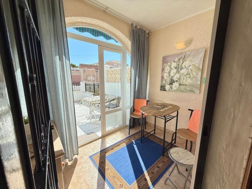 Španělsko Perfekt opportunity: bungalow with a pool!