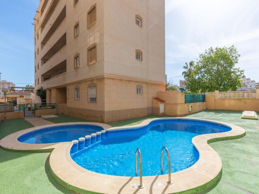 Španělsko Sunrise views and Mediterranean breezes in Nueva Torrevieja! 2 bedrooms + communal pool