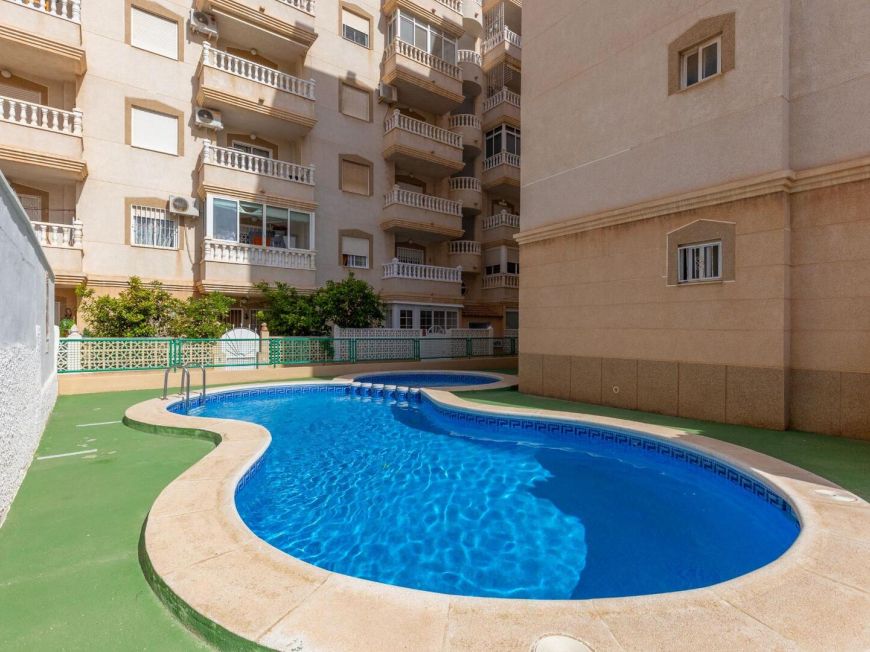 Španělsko Sunrise views and Mediterranean breezes in Nueva Torrevieja! 2 bedrooms + communal pool