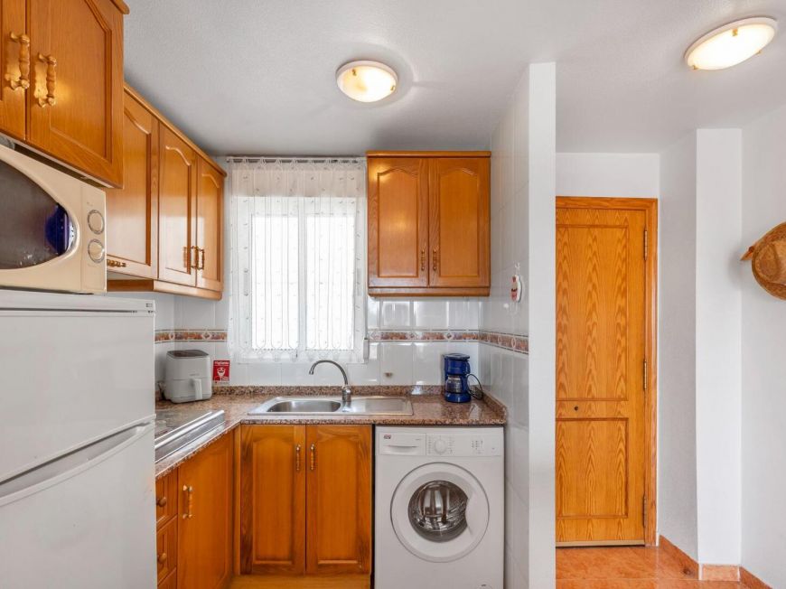 Španělsko Sunrise views and Mediterranean breezes in Nueva Torrevieja! 2 bedrooms + communal pool