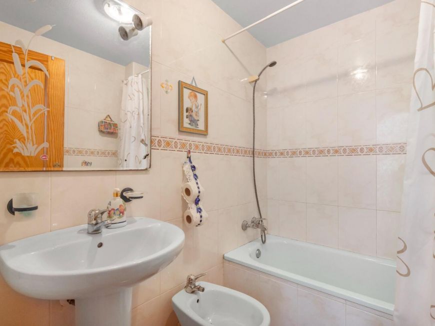 Španělsko Sunrise views and Mediterranean breezes in Nueva Torrevieja! 2 bedrooms + communal pool