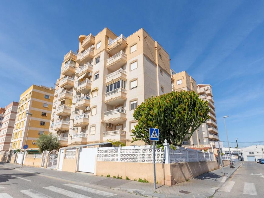 Španělsko Sunrise views and Mediterranean breezes in Nueva Torrevieja! 2 bedrooms + communal pool
