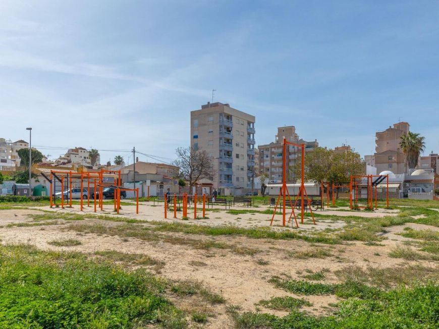 Španělsko Sunrise views and Mediterranean breezes in Nueva Torrevieja! 2 bedrooms + communal pool