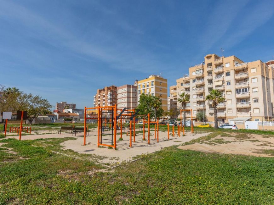 Španělsko Sunrise views and Mediterranean breezes in Nueva Torrevieja! 2 bedrooms + communal pool