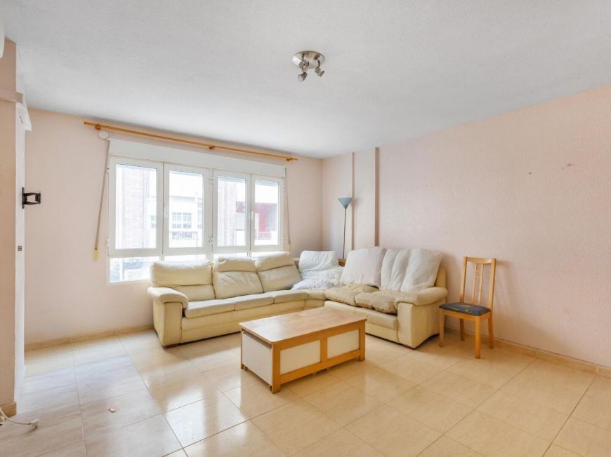 Španělsko 3-bedroom apartment in the heart of Torrevieja, next to the seafront and new marina