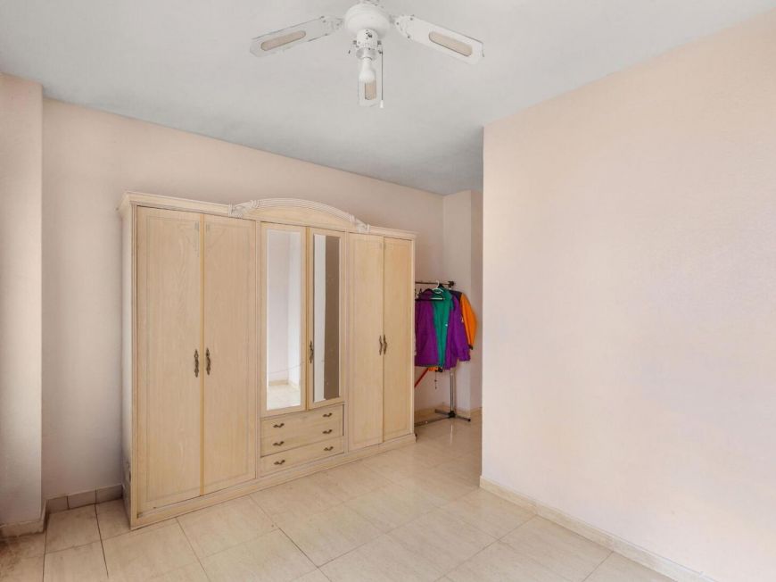 Španělsko 3-bedroom apartment in the heart of Torrevieja, next to the seafront and new marina