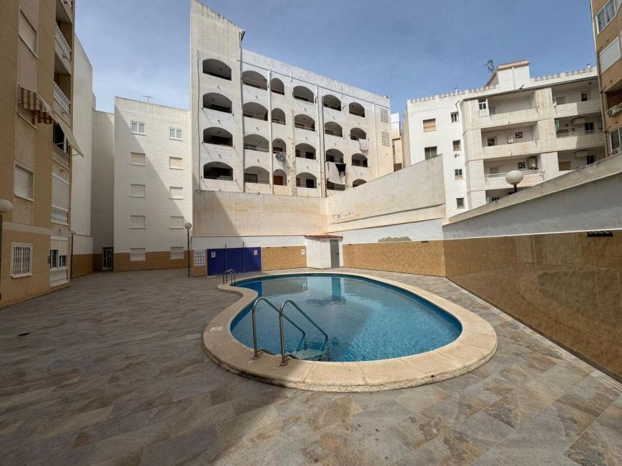 Espanha Penthouse for sale in Torrevieja, just 200 meters from Los Locos beach.