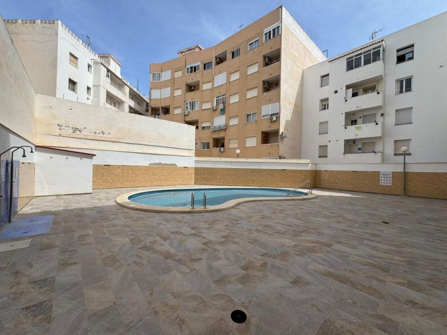 Espanha Penthouse for sale in Torrevieja, just 200 meters from Los Locos beach.