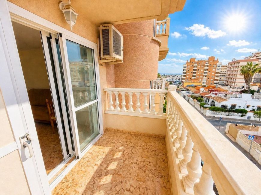 Espagne Opportunité d'acquérir un appartement de 2 chambres avec vue imprenable et piscine