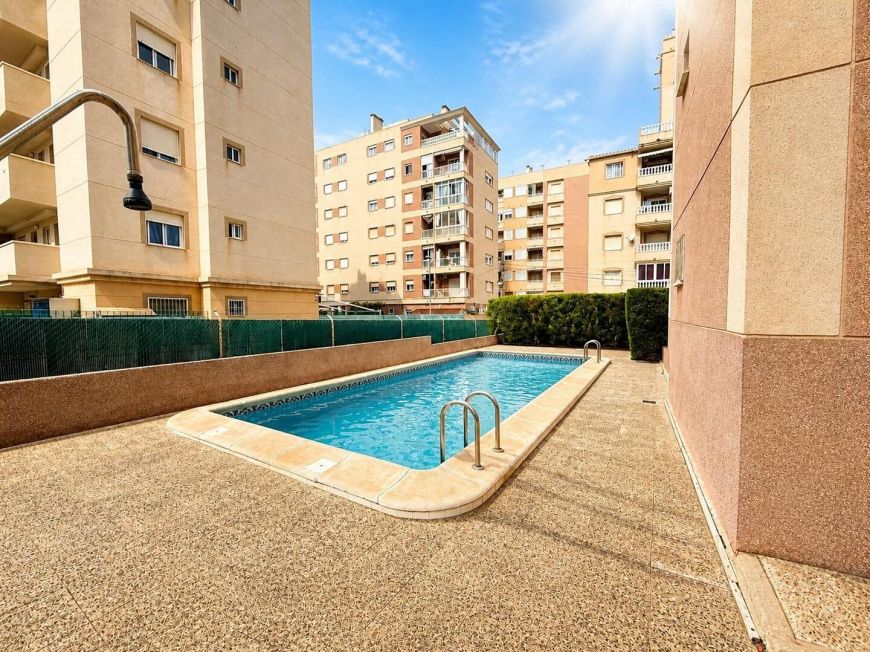 Espagne Opportunité d'acquérir un appartement de 2 chambres avec vue imprenable et piscine