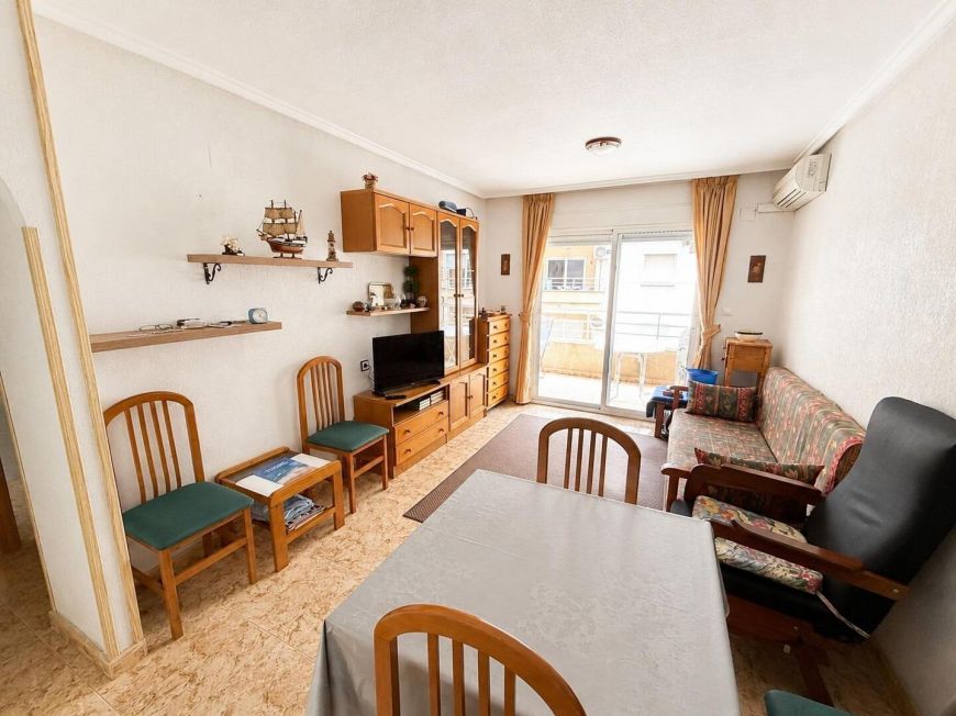 Španělsko Opportunity to own a 2-bedroom apartment with a pool and garage