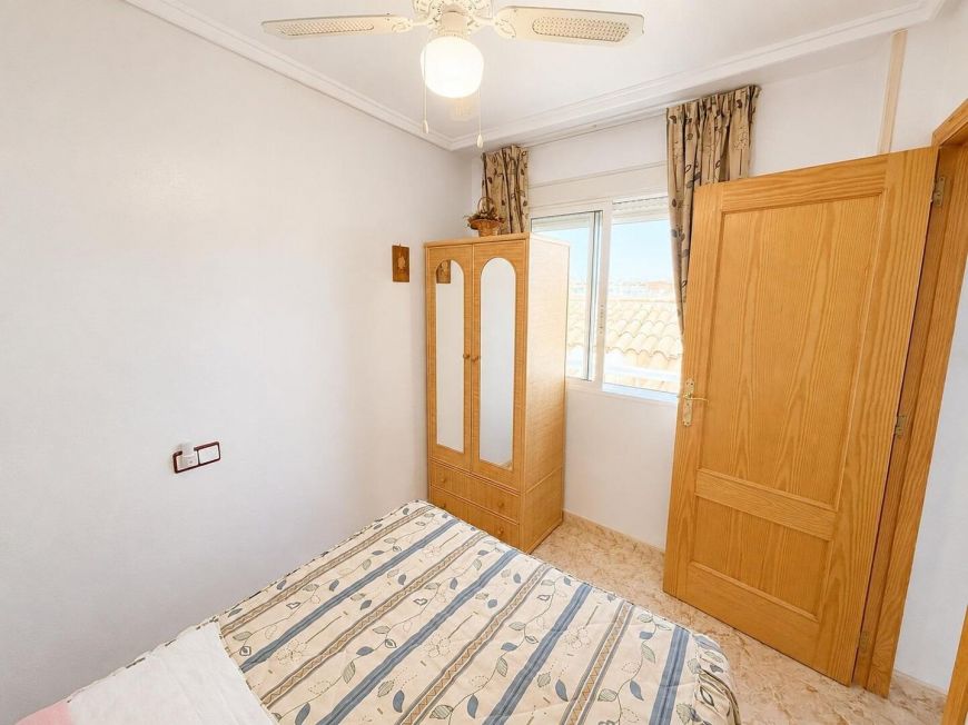 Španělsko Opportunity to own a 2-bedroom apartment with a pool and garage