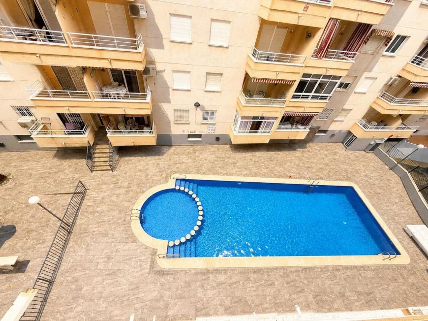 Španělsko Opportunity to own a 2-bedroom apartment with a pool and garage