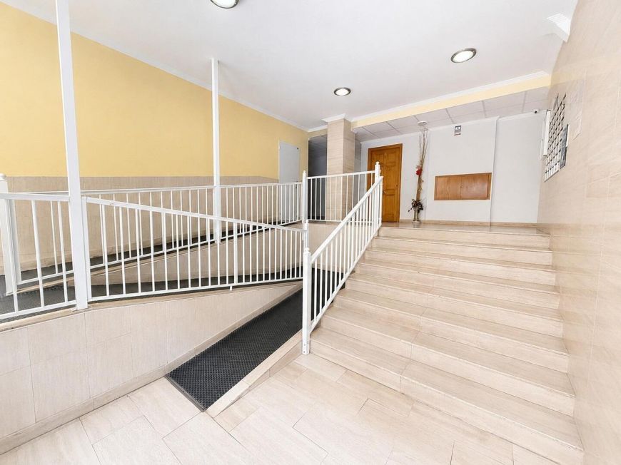 Španělsko Opportunity to own a 2-bedroom apartment with a pool and garage