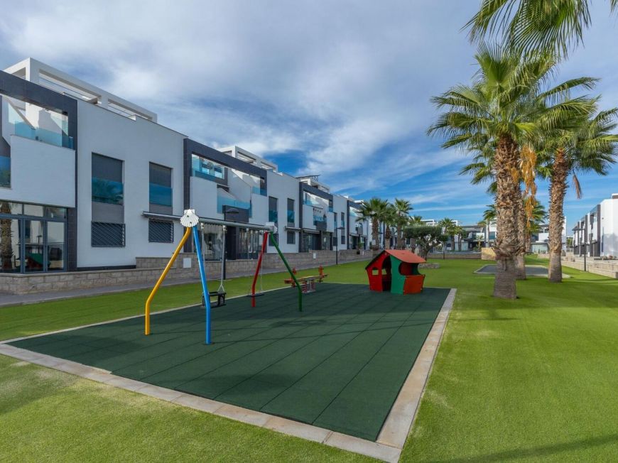 Španělsko Top Floor Bungalow with Private Solarium – Oasis Beach 7, Punta Prima (Torrevieja)