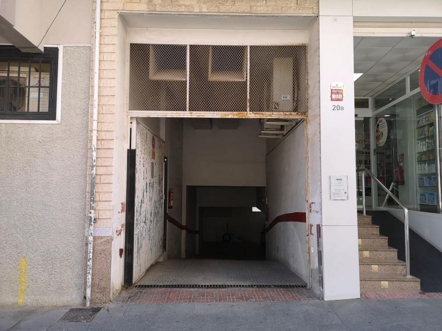 Španělsko Opportunity!! Central parking space