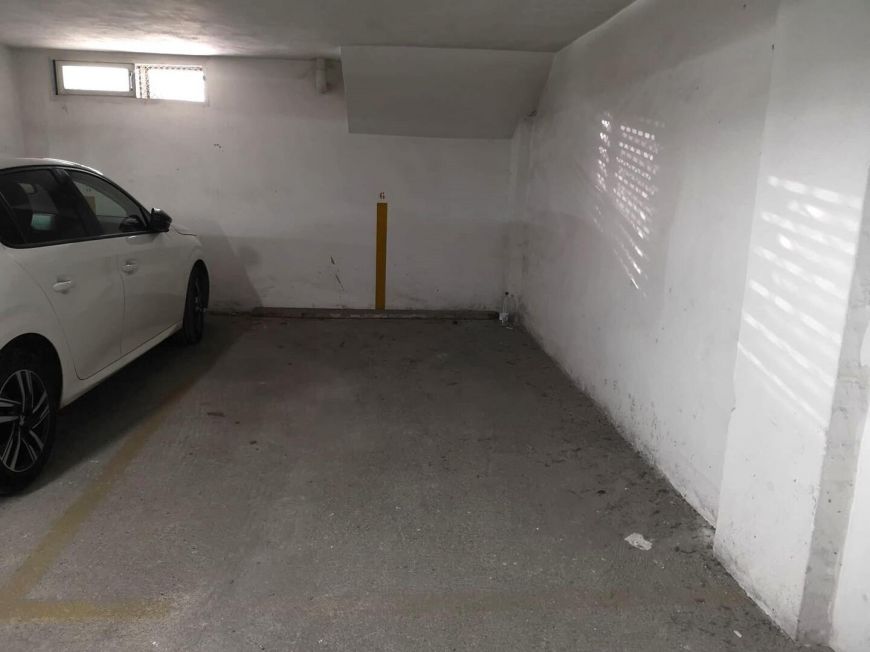 Španělsko Opportunity!! Central parking space