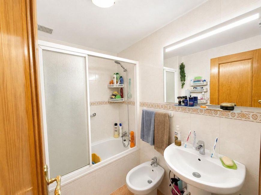 Španělsko Opportunity for a 2-bedroom apartment with a pool