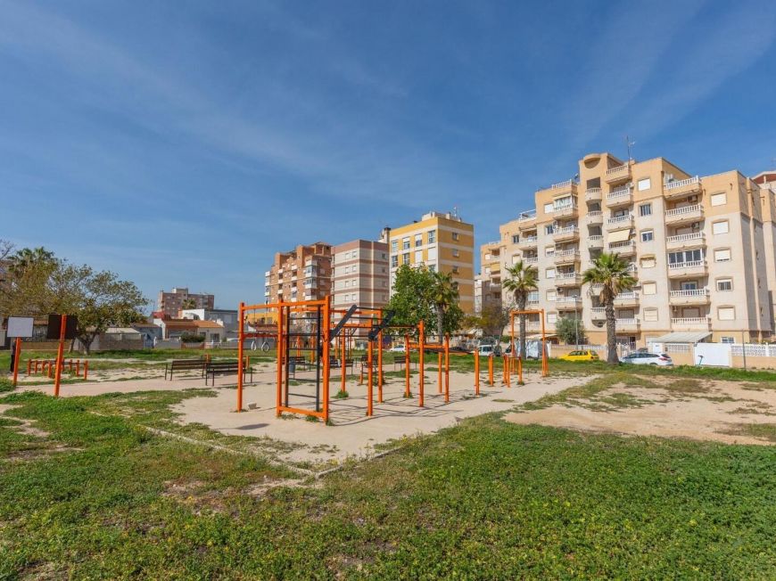 Španělsko Opportunity for a 2-bedroom apartment with a pool