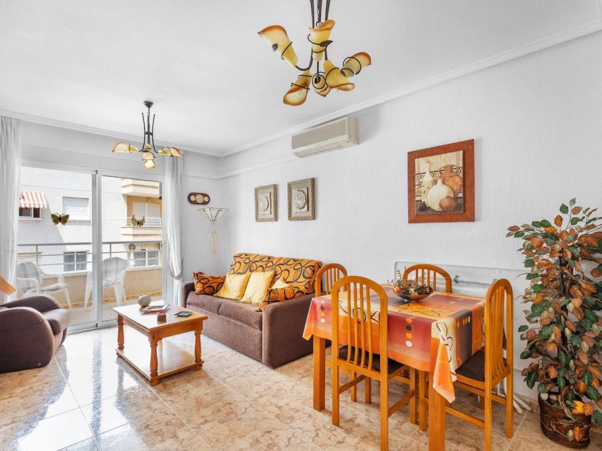 Španělsko Live just steps from the sea with a pool, garage and an unbeatable location