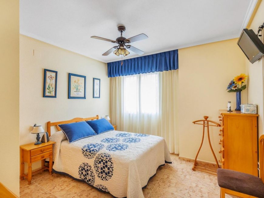 Španělsko Live just steps from the sea with a pool, garage and an unbeatable location