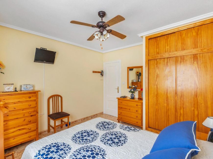 Španělsko Live just steps from the sea with a pool, garage and an unbeatable location