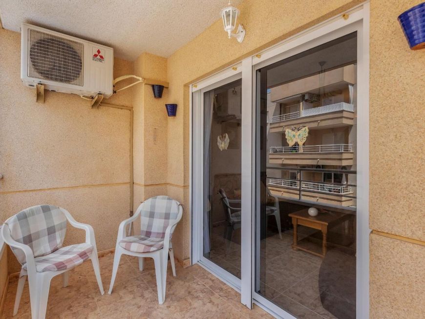 Španělsko Live just steps from the sea with a pool, garage and an unbeatable location