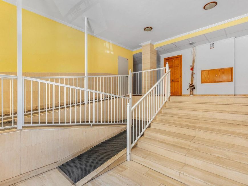 Španělsko Live just steps from the sea with a pool, garage and an unbeatable location