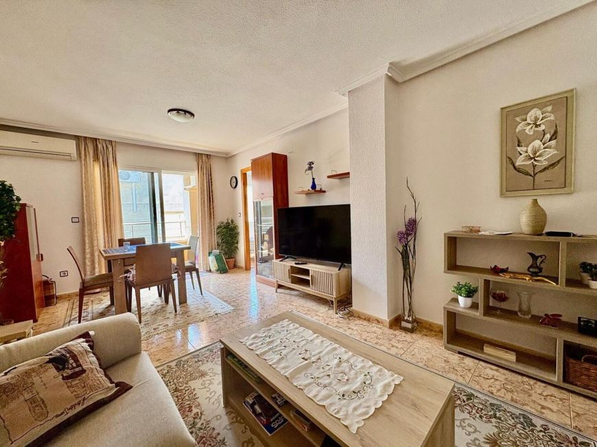Španělsko **3-Bedroom Penthouse • South Facing • Pool View • Garage**